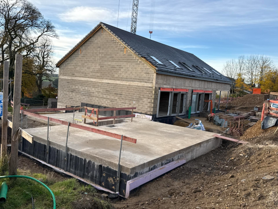 8 MAISONS UNIFAMILIALES