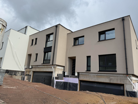 3 MAISONS UNIFAMILIALES